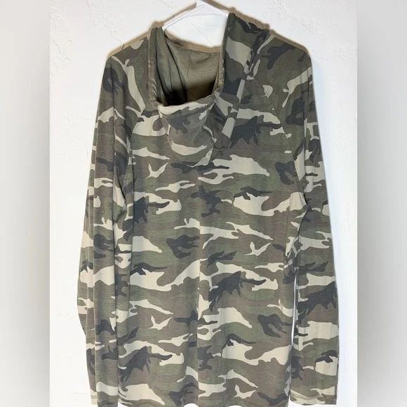 Camouflage Hoodie - Tee with front pocket - Picture 16 of 16